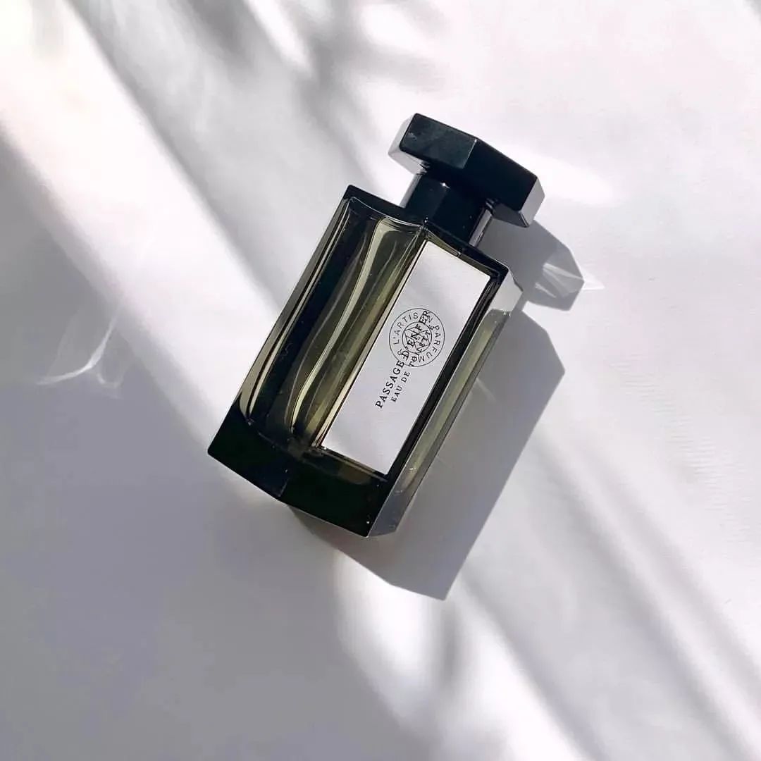 推薦幾款男女都愛(ài)的中性木質(zhì)香調(diào)香水，難以抗拒的高級(jí)香