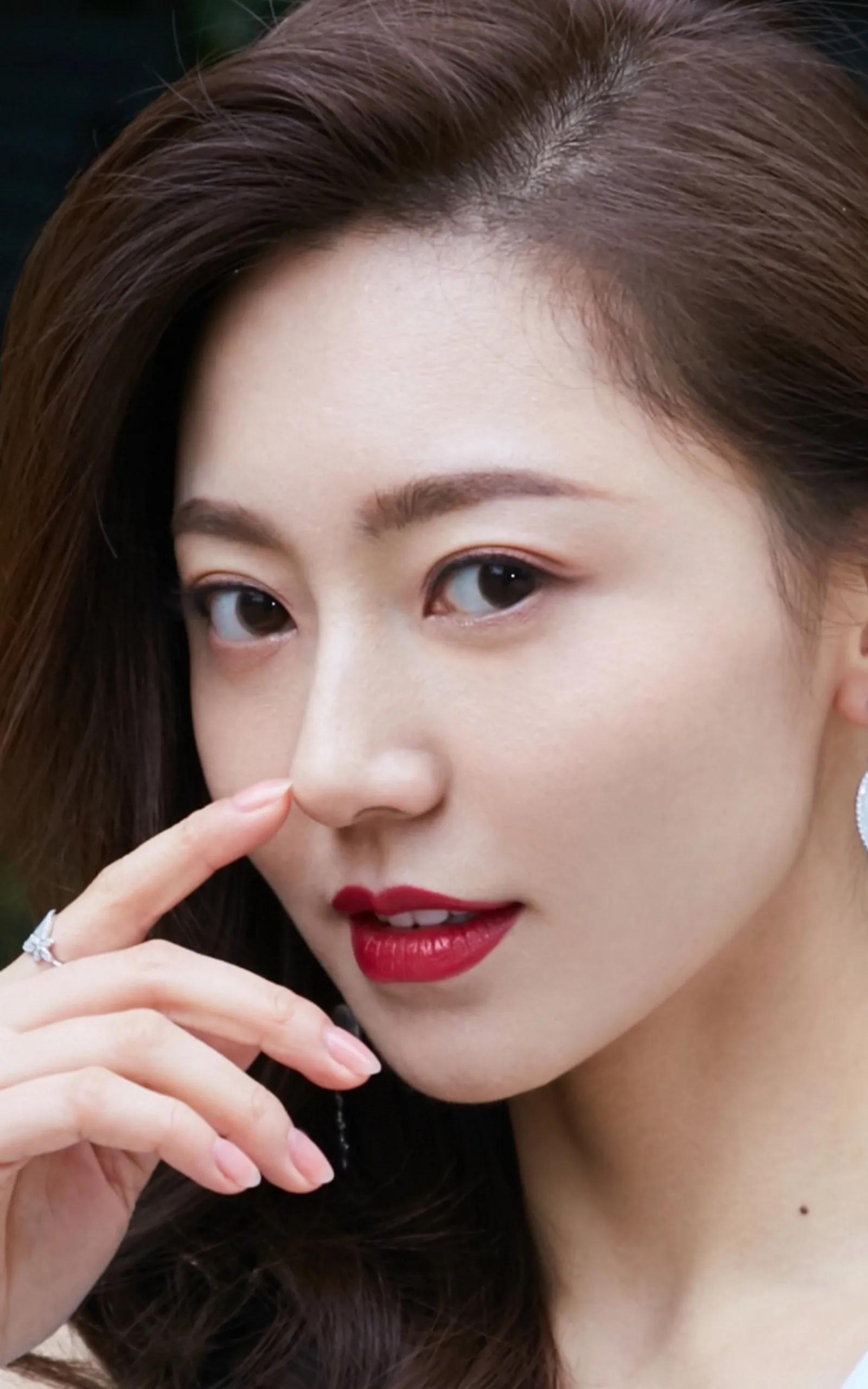 国内最顶尖的18位女星，你认为哪位是当之无愧的流量一姐？