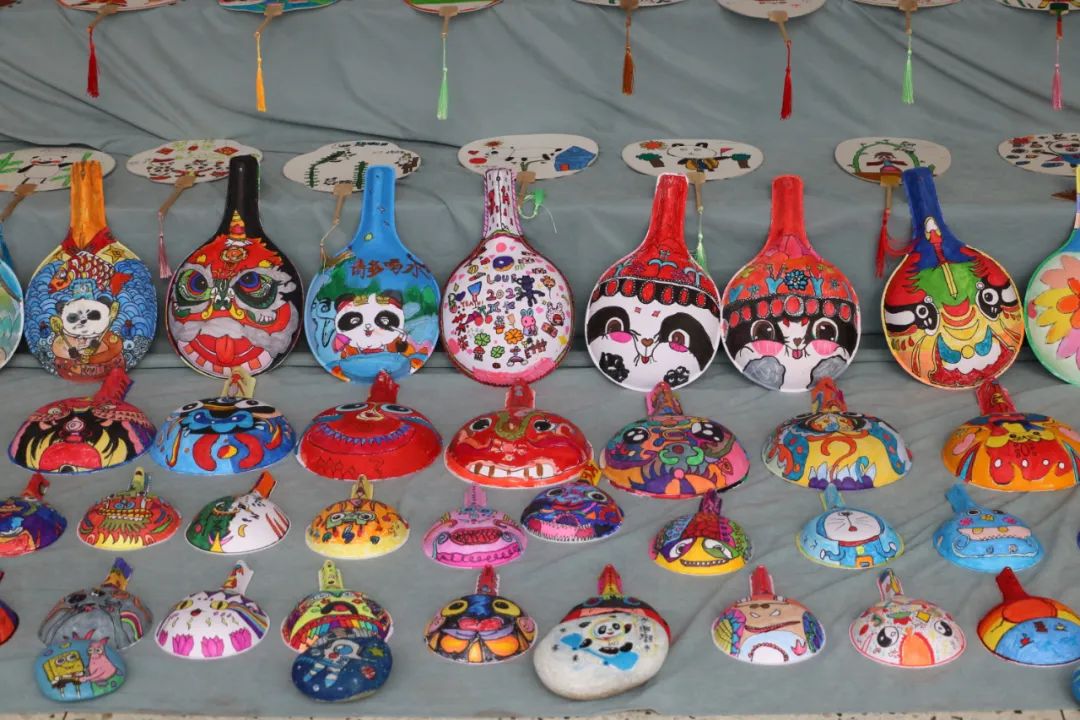 连接梦想，缤纷童年｜双流区实验小学外国语学校举行美术社团展览