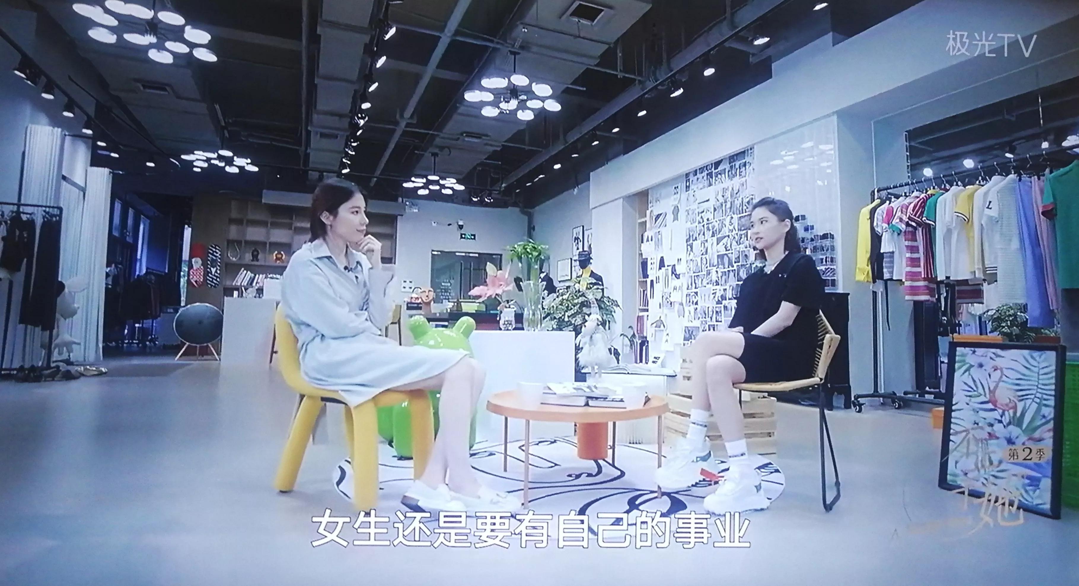 赌王千金何超莲：从小觉得自己很穷，豪门里的低姿态是门必修功课