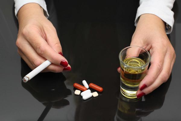 喉癌发生时，身体或有4个异常表现，留意到一个，也要尽快检查