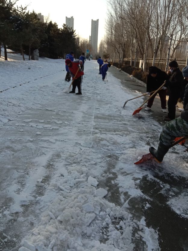 赞除雪清洁工，批事非之人