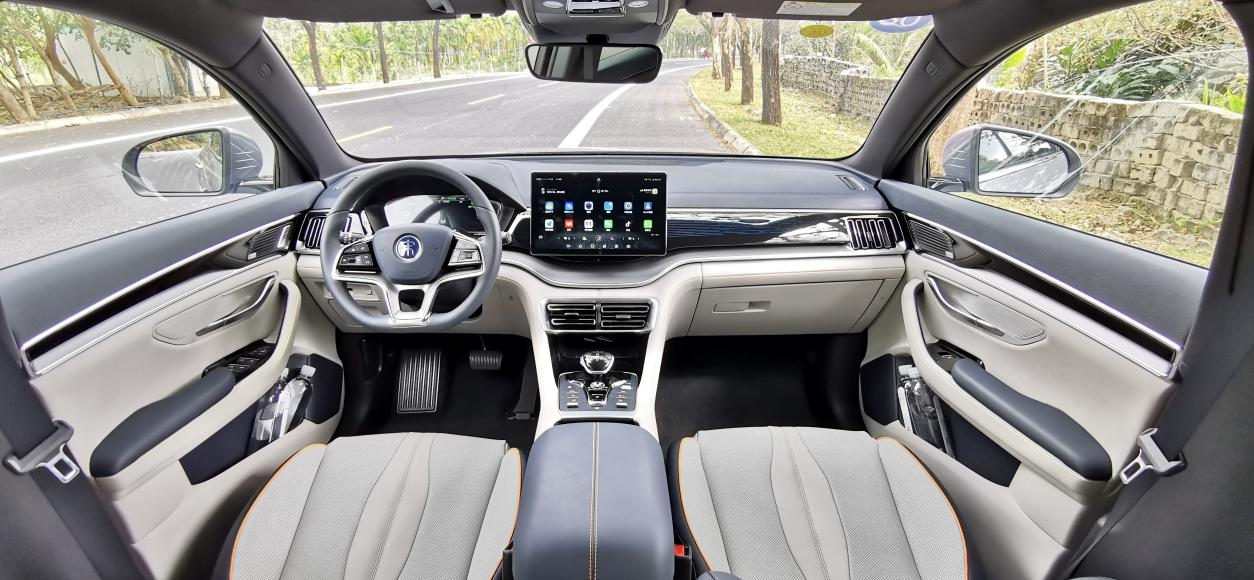 试驾比亚迪宋PLUS EV：好开不贵，限购城市通勤最优选