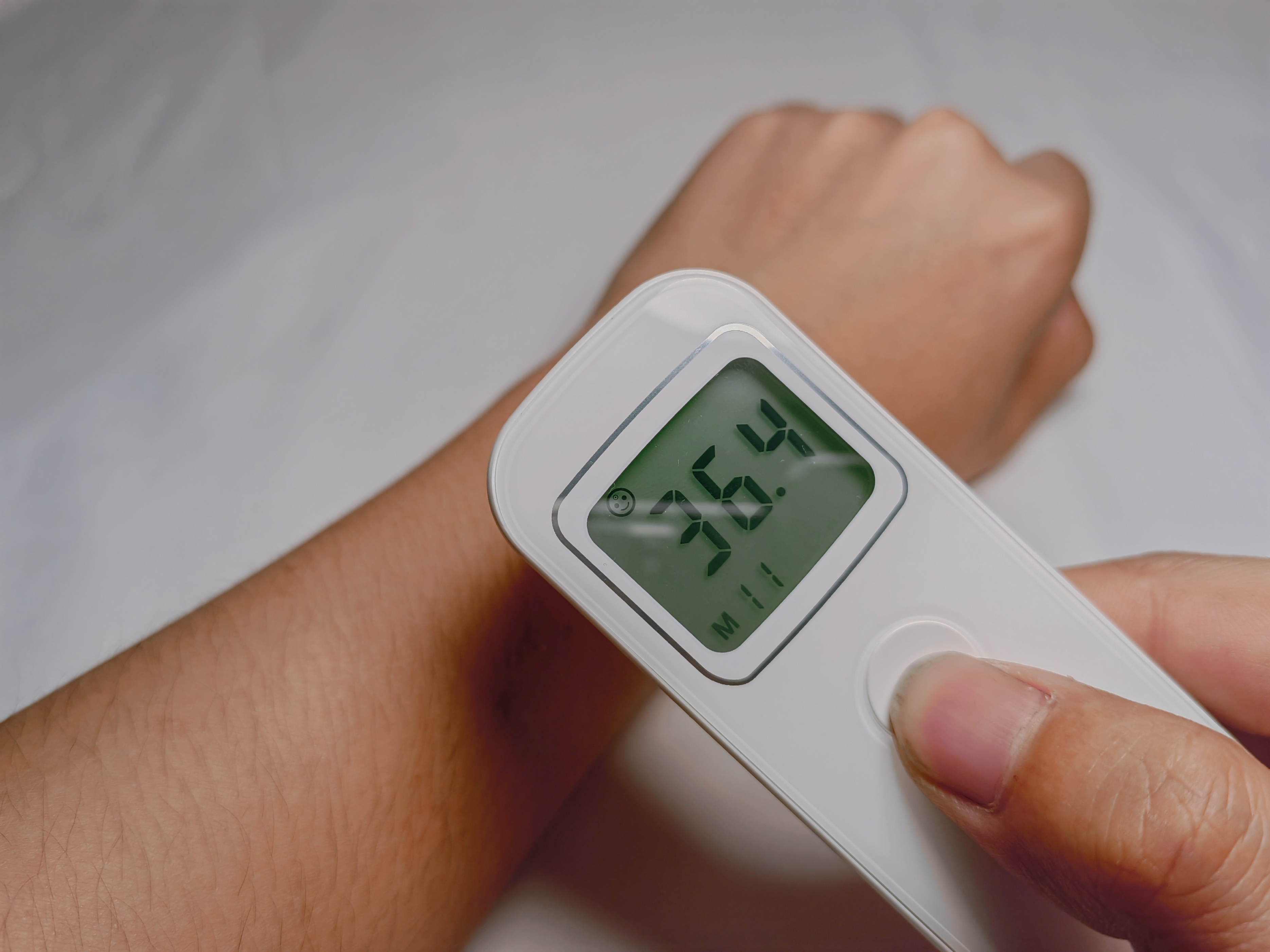 家中常备——爱奥乐红外线体温计