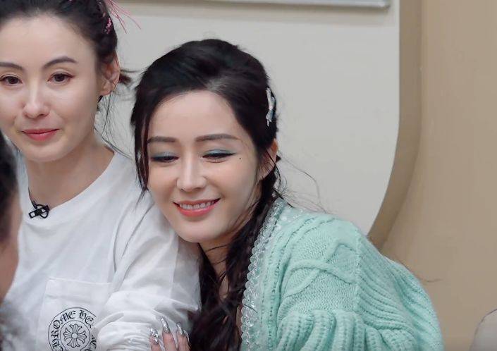 水滴鼻有多绝？张柏芝和汤晶媚同侧脸，才知天然脸和整容脸的区别