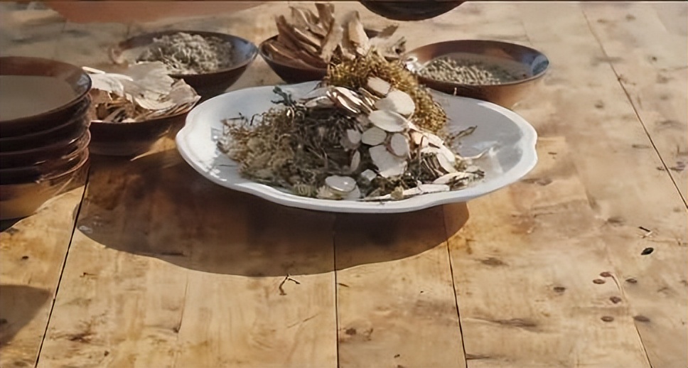 露馅了？唐小鱼做龟苓膏，却被质疑用现成的，网友：看你咋解释