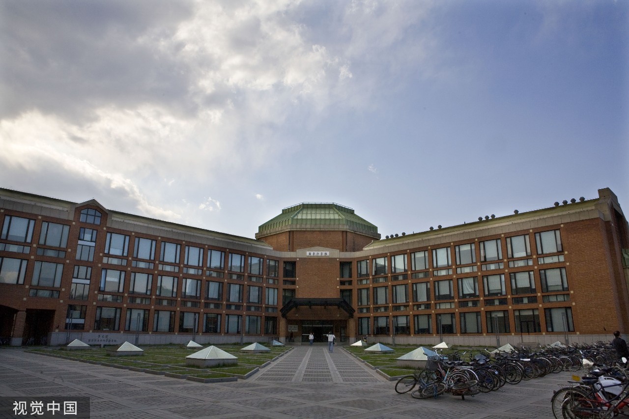 与协和纠葛十六年之后，清华自建医学部，它究竟在焦虑什么？