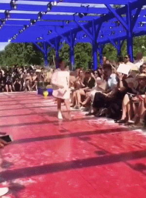 黄磊为女儿进圈铺路？黄多多配音拍戏演话剧，但总是少了点灵气？