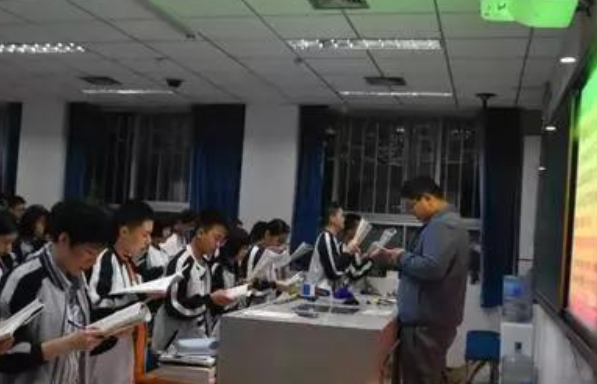 衡水一中换了新名字，衡水桃城中学上热搜，今年高考生成绩引担忧