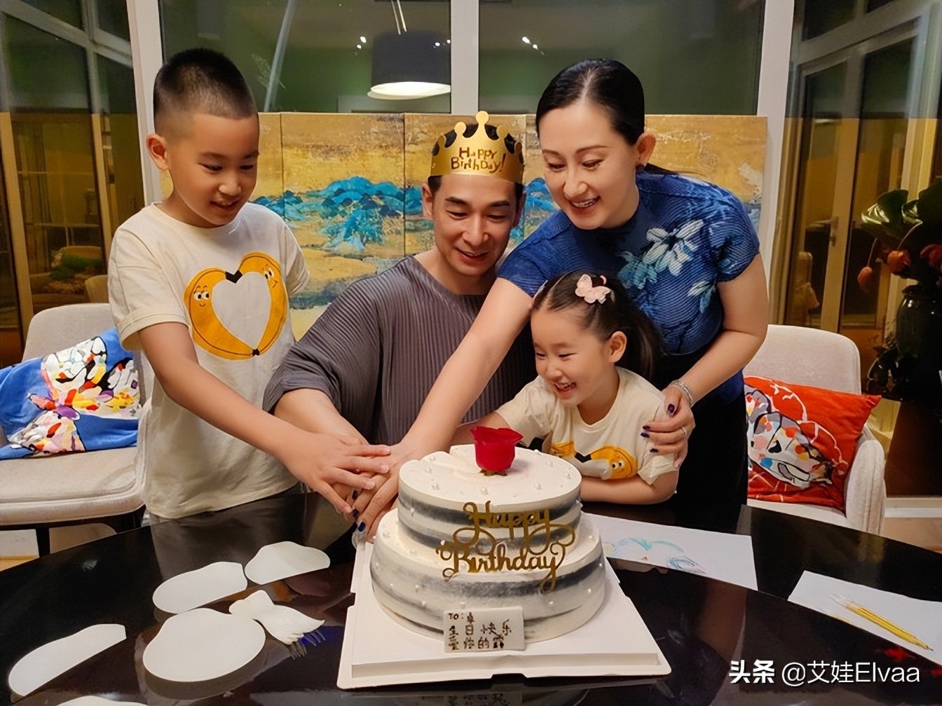 ����׿50�����գ����޴��������ĸ�̬�������࣬��Ů��ǧ����ף��