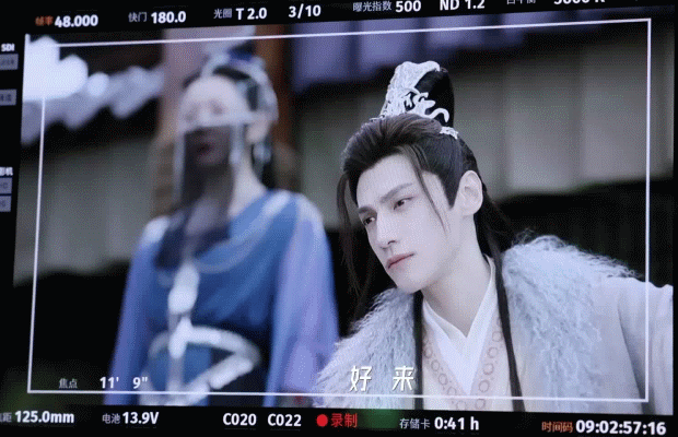 《长月烬明》罗云熙有新发型，烬皇父母颜值好高，白鹿邓为同框