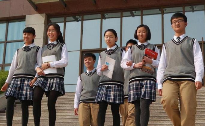 中国校服排行榜，深圳校服喜提榜首，原来运动服也可以美成这样