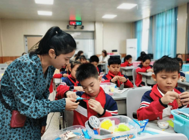 清华大学教授“工资单”流出，引发网友激烈讨论，真就这么少？