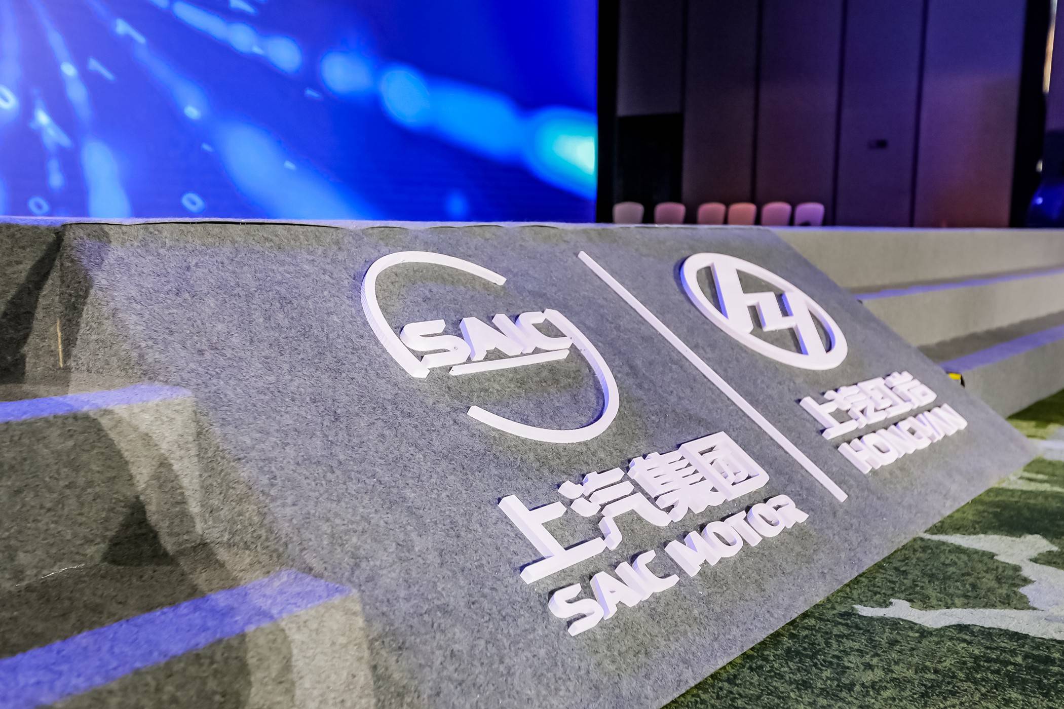 上汽红岩：新能源物流车发展需路权支持 2025年市场规模或达百万辆