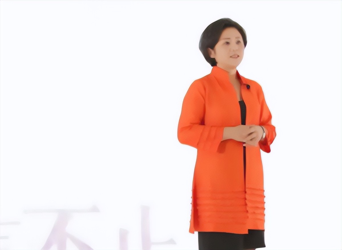 前央视主持患癌后，痛心反问：现在还有多少人过着我从前的生活