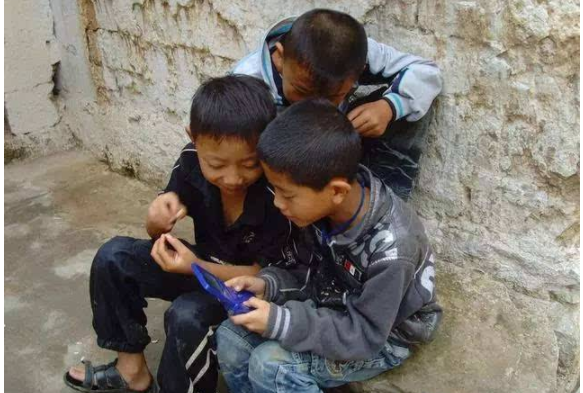 不少乡村教师反对大学生支教，直言：你们为了学分，快要毁了孩子