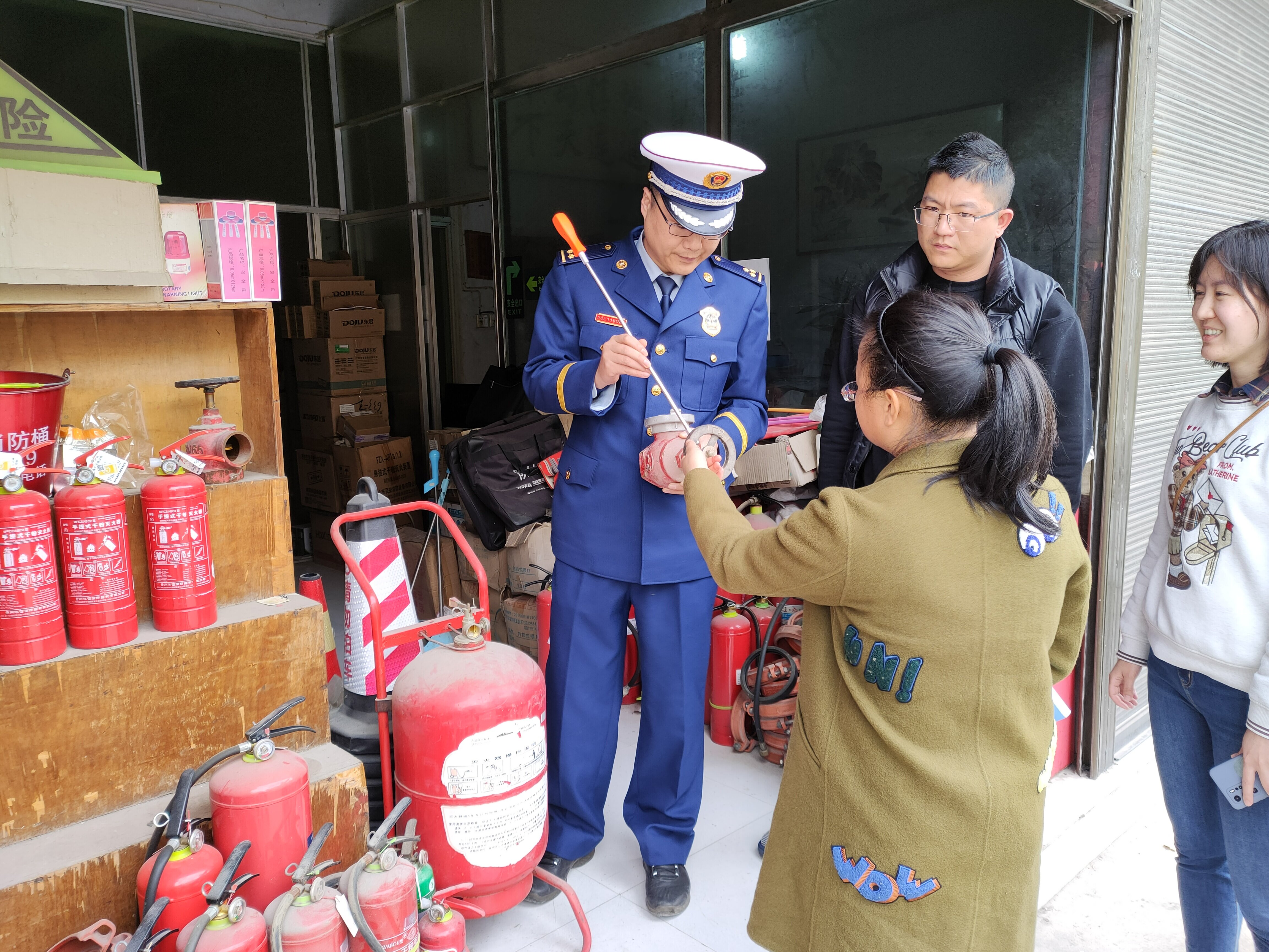 开阳县消防救援大队联合市场监管局开展“3.15”消防产品专项检查