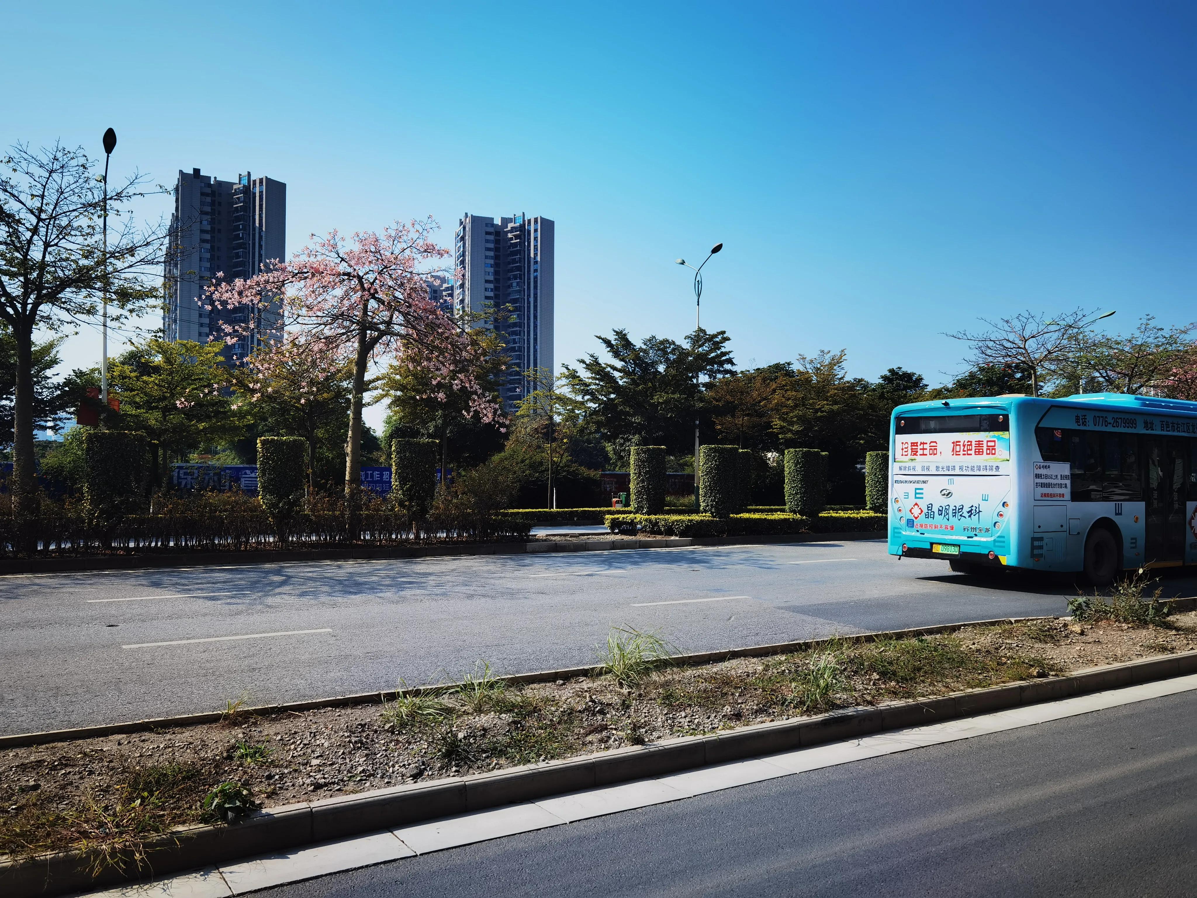 百色市站前大道“白改黑”工程即将完工 百色,百色市,站前,大道,工程