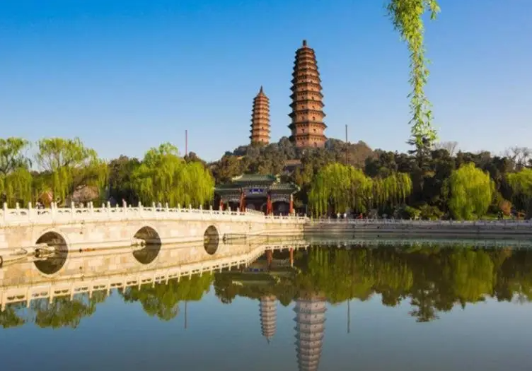 “一座城市一句诗”，30座城市最具代表性的诗句，你的城是哪句？