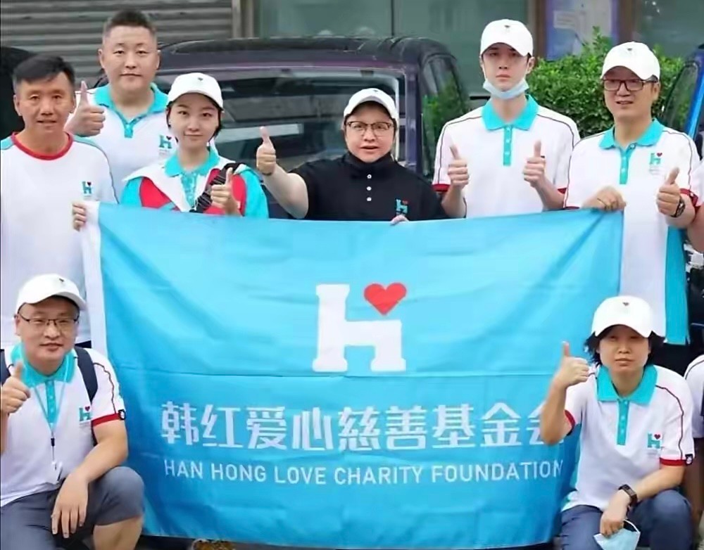 不仅名气大，军衔也高到吓人！这12个明星，个个一身正气堪称清流