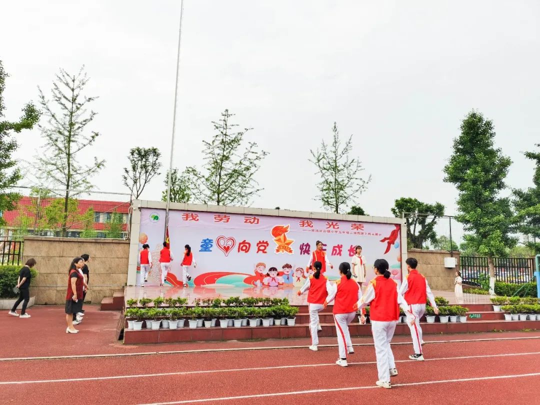 我劳动 我光荣｜成都市双流区彭镇小学举行爱劳动主题升旗仪式
