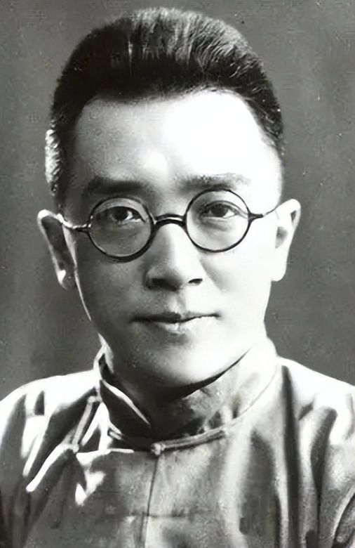 “小人物”批判“大人物”的文章，引发了50年代，中国文坛的震动