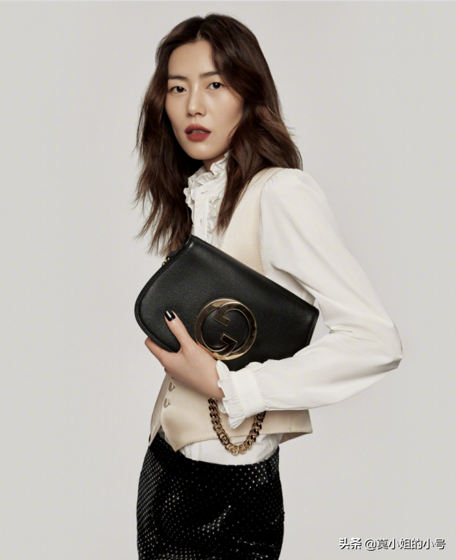 两天爆出7个瓜，股权被冻结、涉嫌偷税漏税、婚变，个个都是大瓜