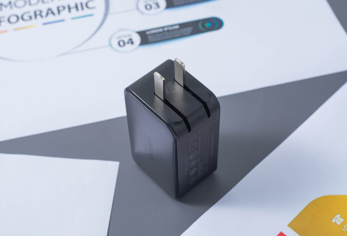 没错，它宛若口红般大小却一个顶三，全能又迷你，后悔入手晚了