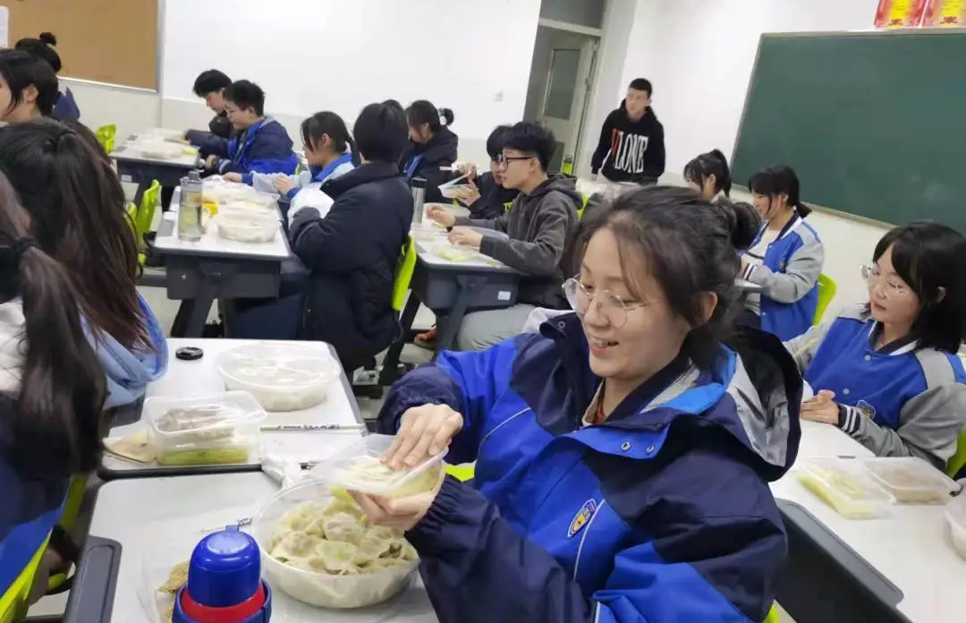 家校同心 | 师生同过暖心冬至节