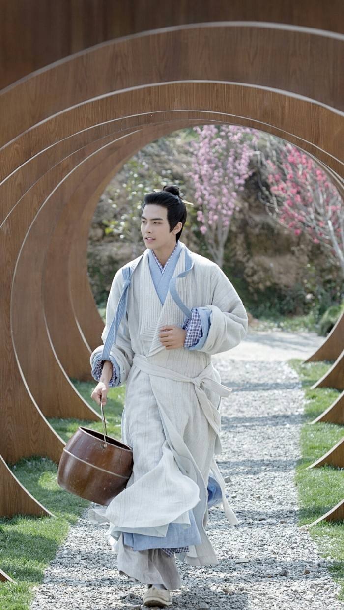 “病娇美男”别硬演，有人公子世无双，有人乡野村夫呆头鹅