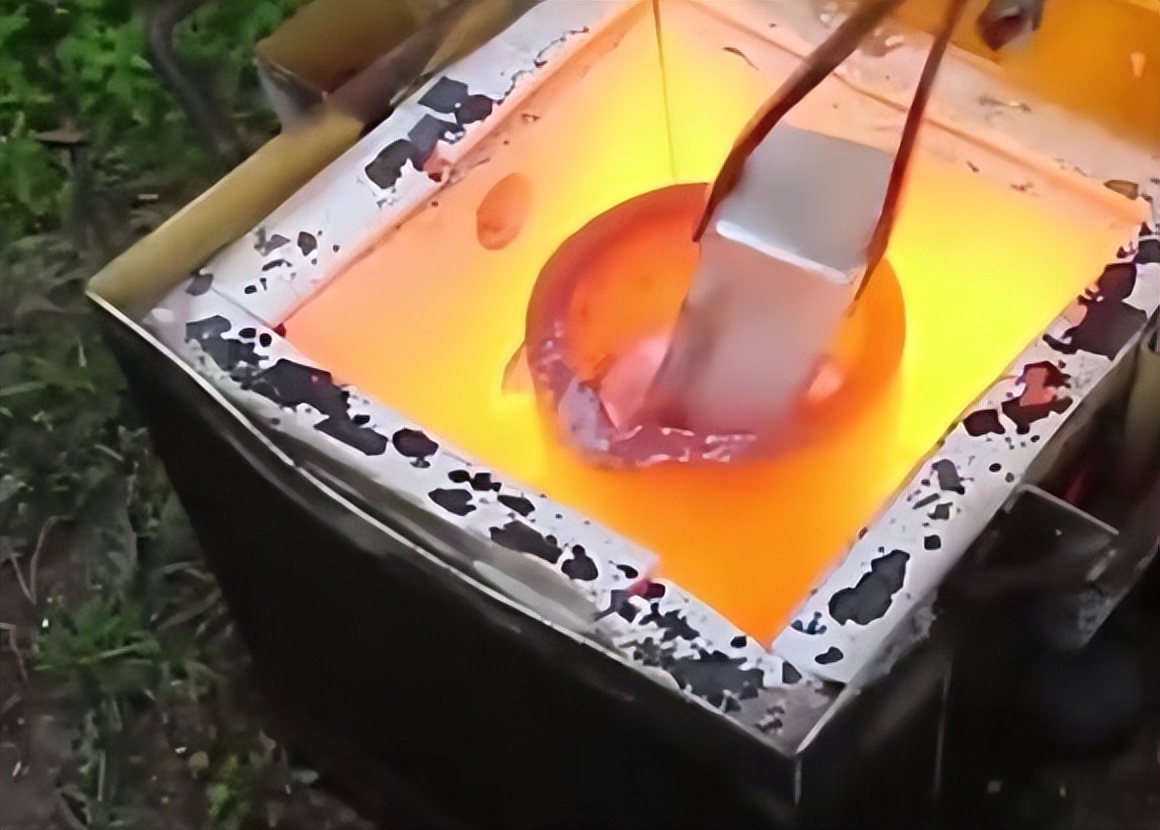 清远一工厂炸出10米蘑菇云，玻璃被震碎！铝水遇冷水究竟多可怕？