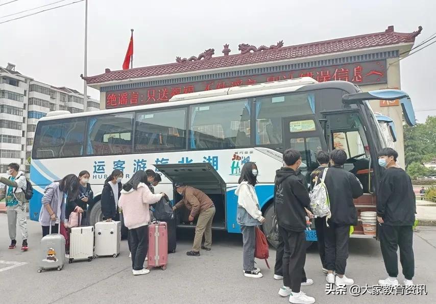 南漳县高级中学体育生赴湖北大学参加体育专业素质测试