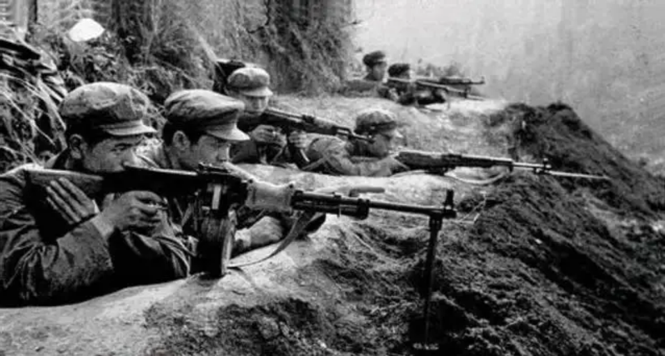 70名解放军坚守阵地,越军用中国话大喊:缴枪不杀