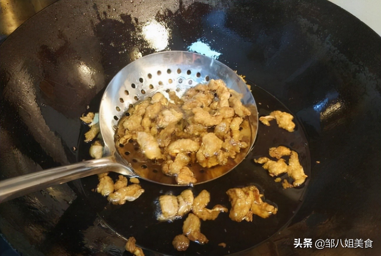 熬猪油，焯水还是不焯水？教你正确做法，猪油雪白不腥放得久