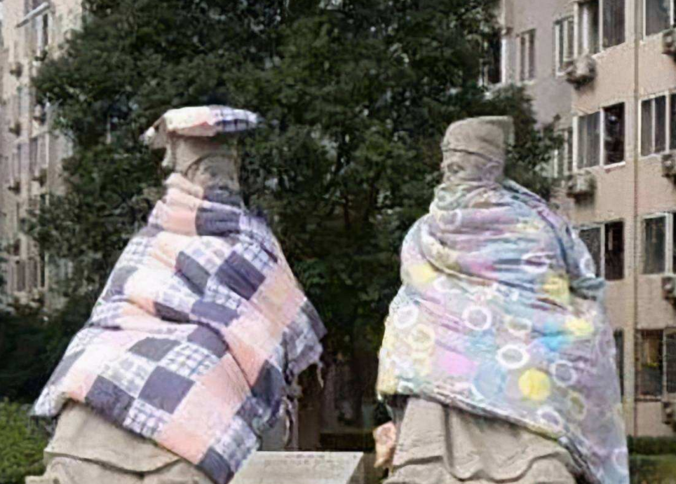 大学“晒被子”季节到来，学生骚操作让人啼笑皆非，当真人才辈出