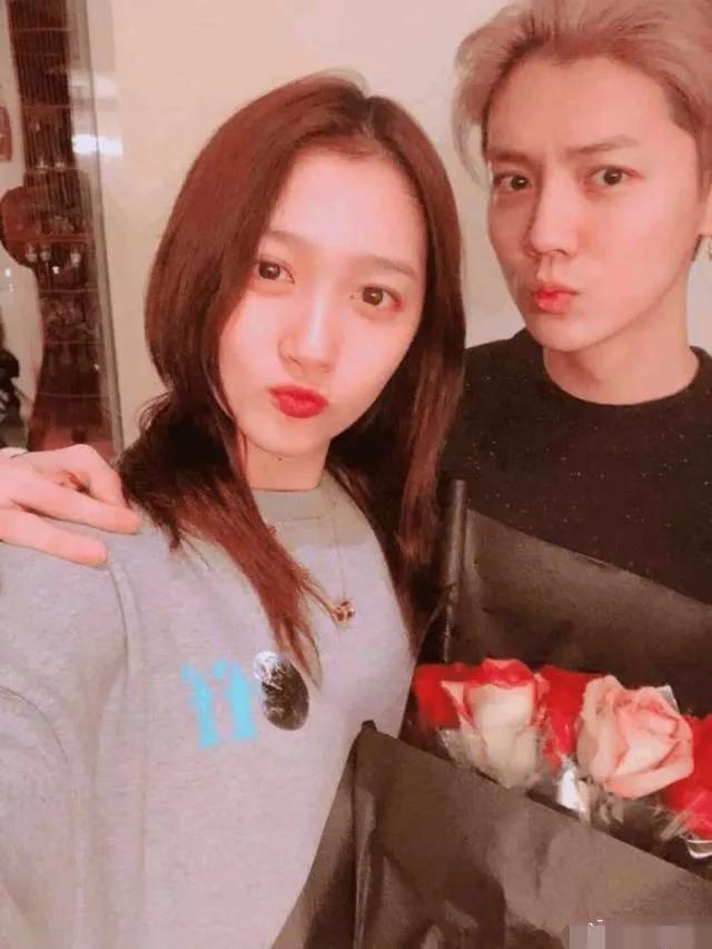 國民閨女關曉彤，人生一路開掛，愛情事業雙豐收