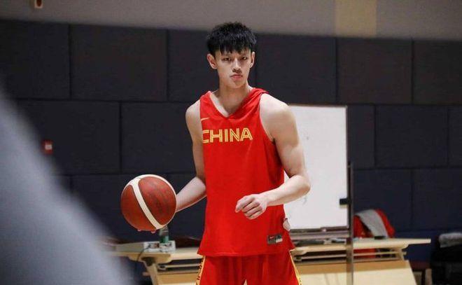 中国进入nba人物有哪些(中国男篮的希望之星，天才少年曾凡博，最有希望进NBA的球员)