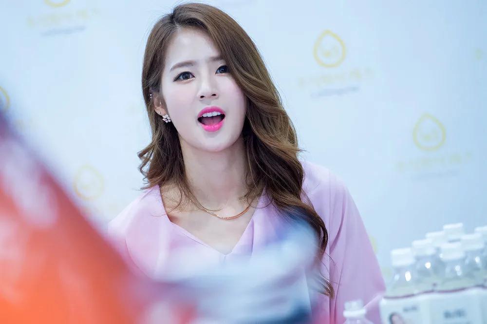 乐天拉拉队长朴基良高清图片：粉丝签名会（第2期）