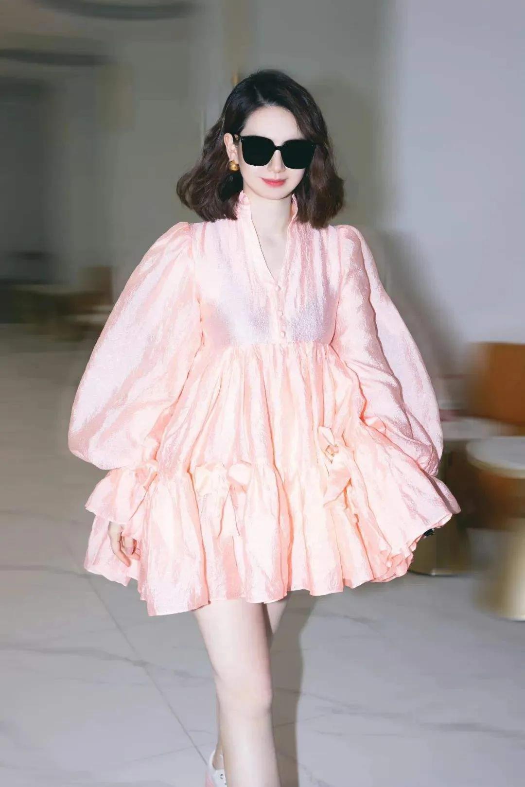 梦幻粉色，大女生戚薇、杨幂和金晨，小女生孙怡、任敏和周洁琼、