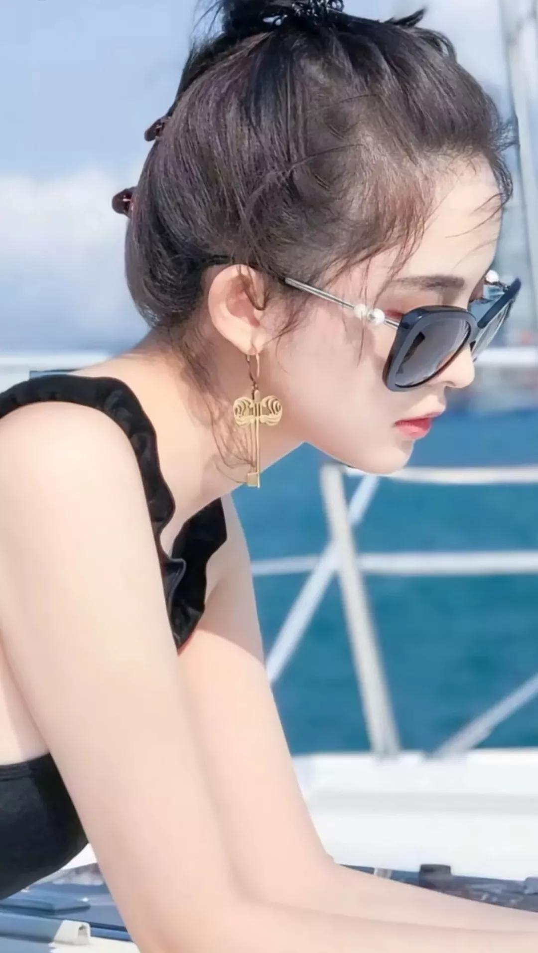 手机桌面，明星刘亦菲和古力娜扎