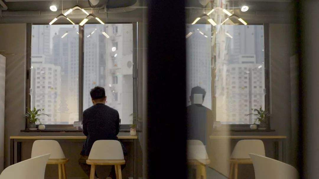 现实中的普信男？女大学生在自习室，收到对面男生的“小纸条”