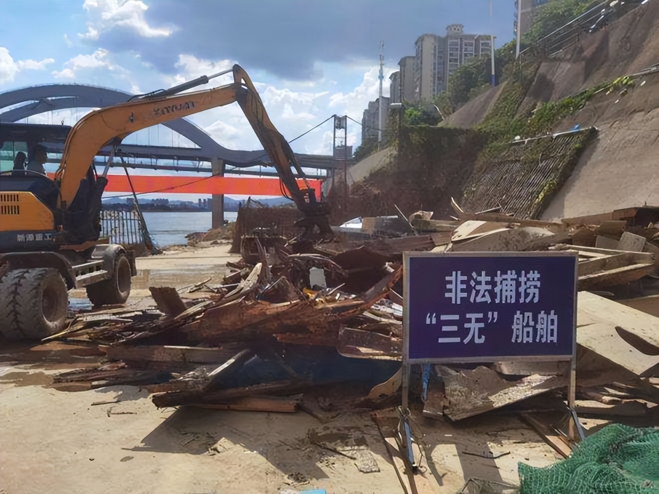 空中未来：5G网联无人机参与清理整治涉渔“三无”船舶专项行动