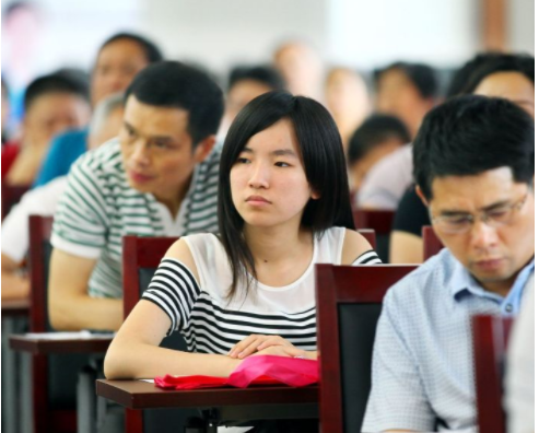 大学男生的“理想女友职业”排名，教师稳居榜首，幼师排名不理想