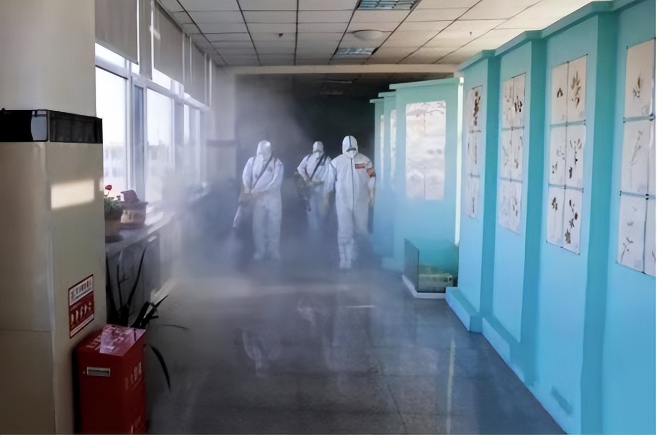 疫情期间聚集为留学生过生日，华东师范大学道歉【三分钟法治新闻全知道】