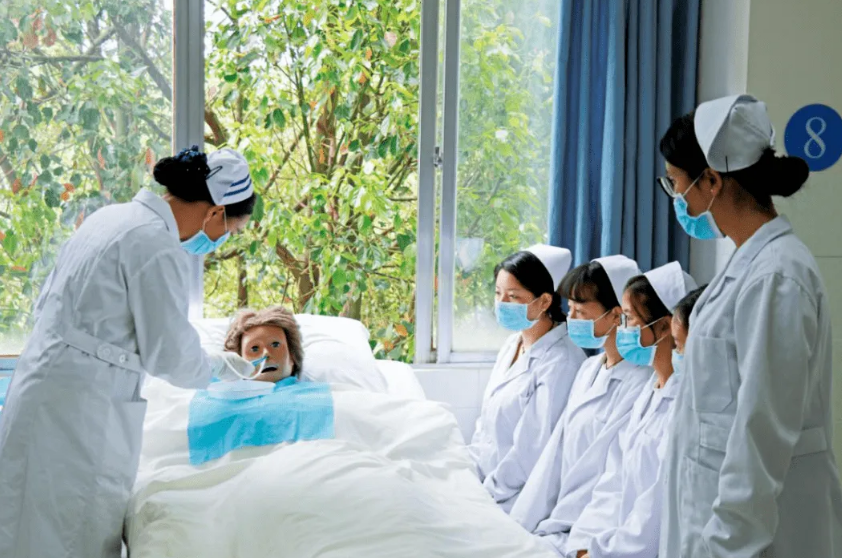 医学类专业什么最“吃香”？护理学排名第5，前三甲让人眼前一亮