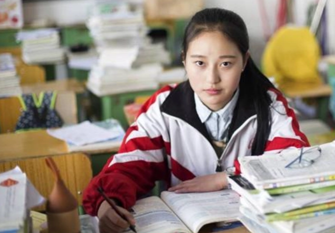 我国百强高中重新排名，衡水中学被超越，人大附中稳居前三