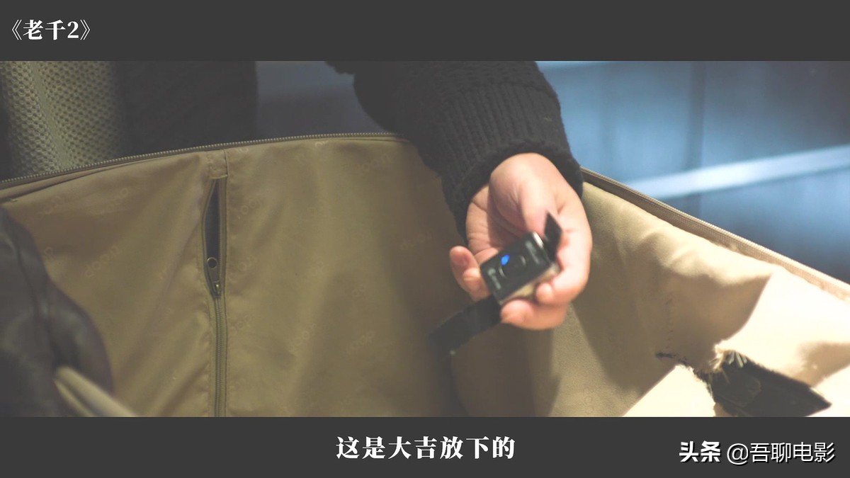 韩国犯罪片《老千2》，赌徒为了防止出老千，要求光膀子打牌