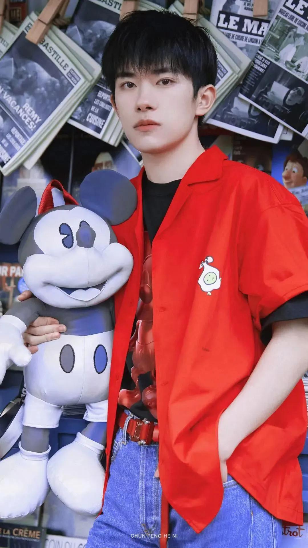 王俊凯易烊千玺王源高清壁纸，哪张壁纸最好看呢