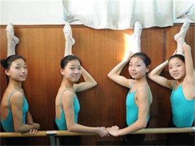 山东四胞胎“冰清玉洁”：12岁离家学艺，上同所大学还住一间宿舍