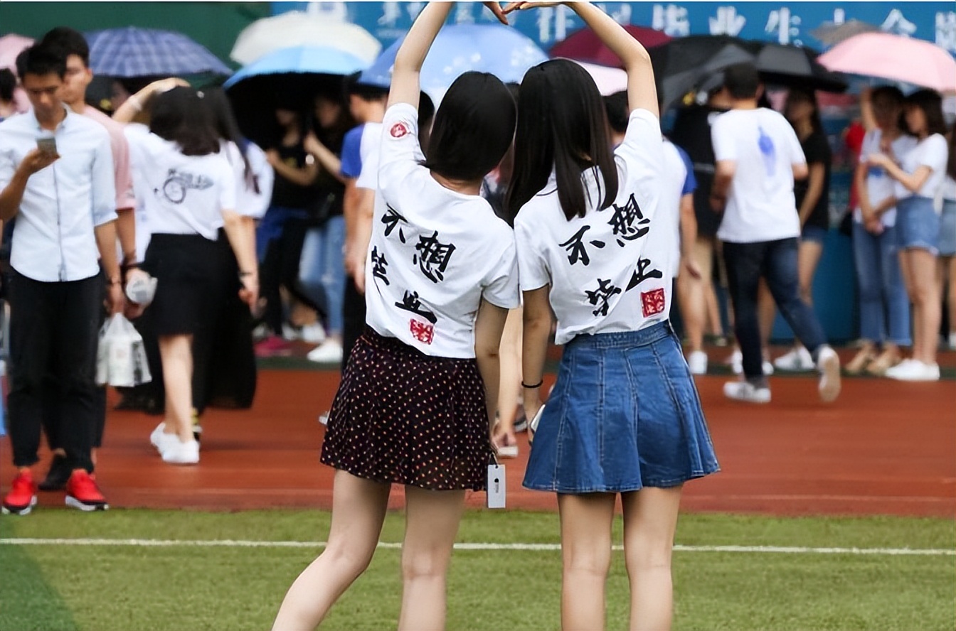 985名校大学生毕业送外卖，3年差不多攒了40万被说傻，还买了车